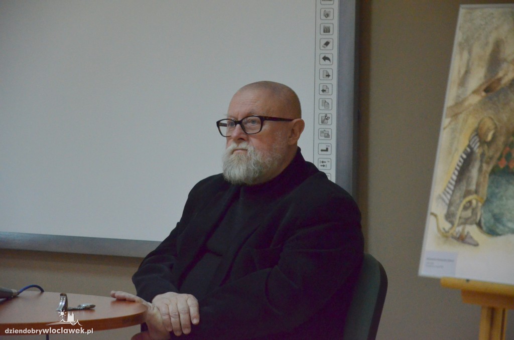 Prof. Jerzy Bralczyk w bibliotece