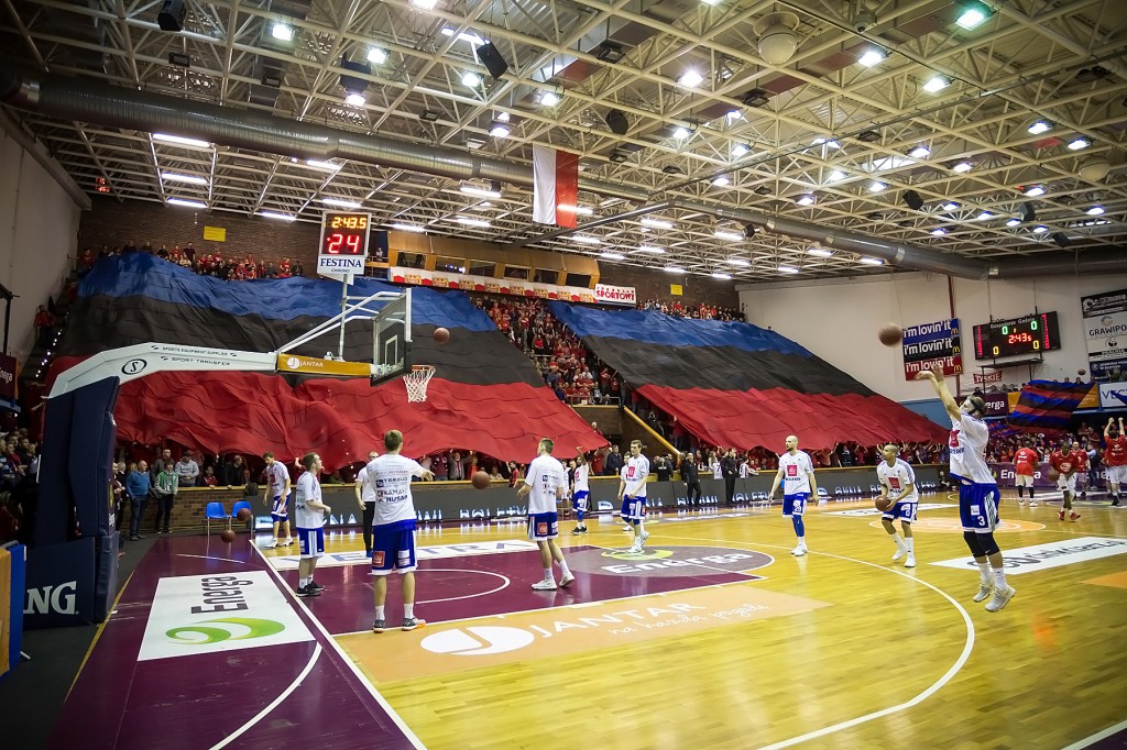 Anwil wygrywa z Czarnymi Słupsku