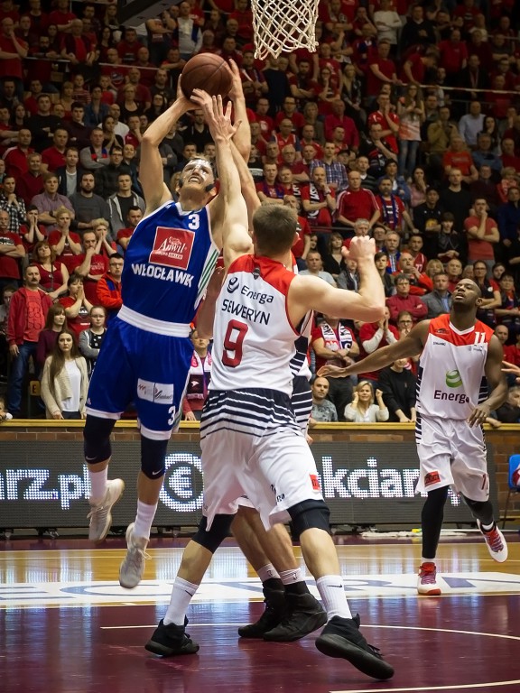 Anwil wygrywa z Czarnymi Słupsku