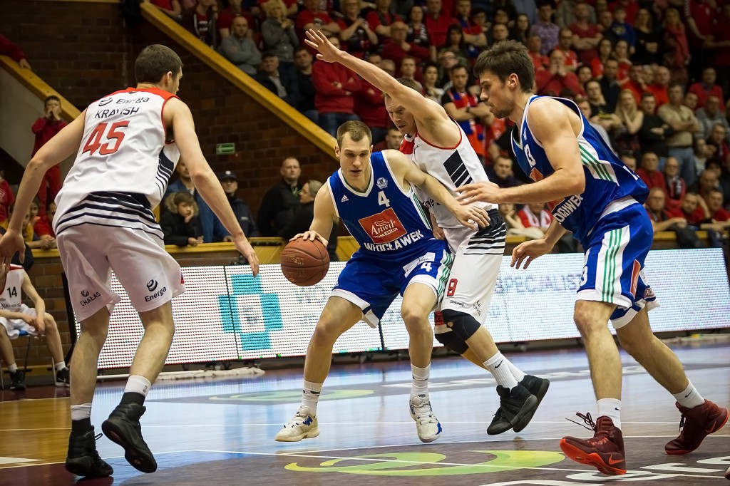 Anwil wygrywa z Czarnymi Słupsku