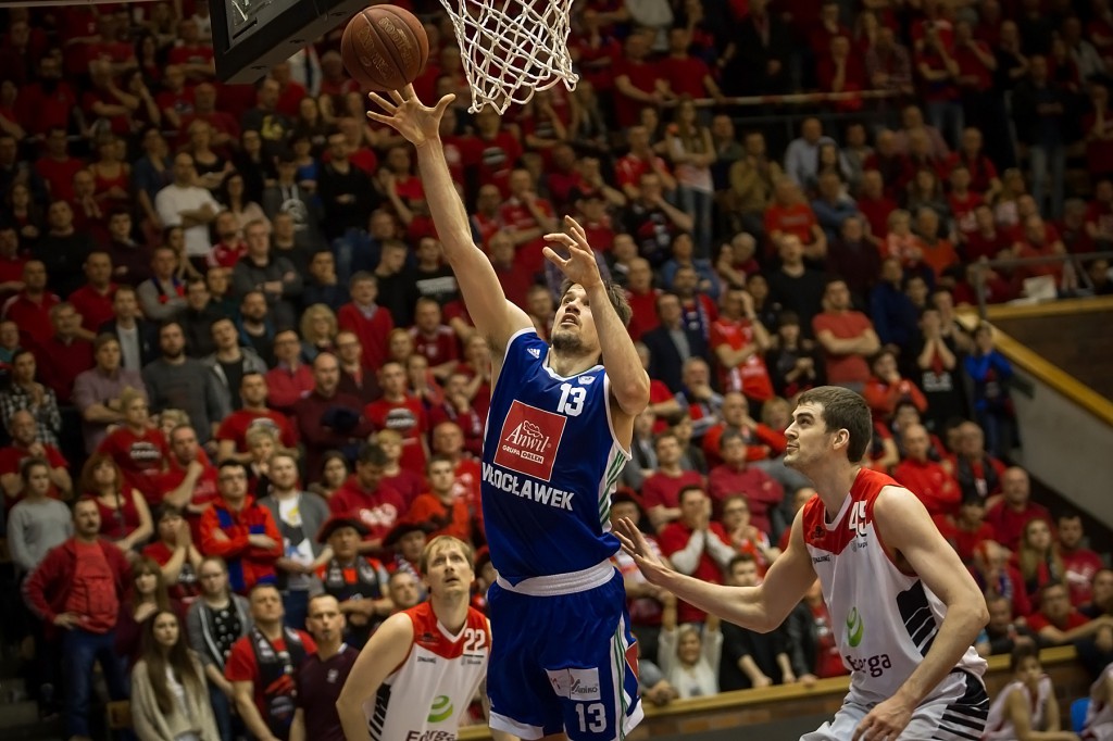 Anwil wygrywa z Czarnymi Słupsku