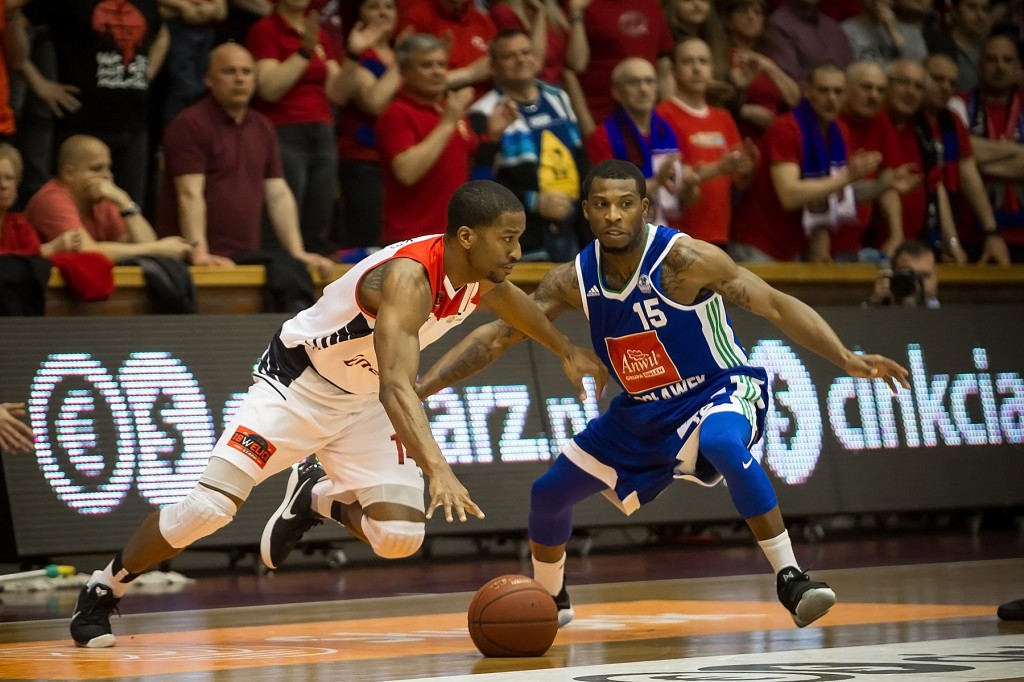 Anwil wygrywa z Czarnymi Słupsku