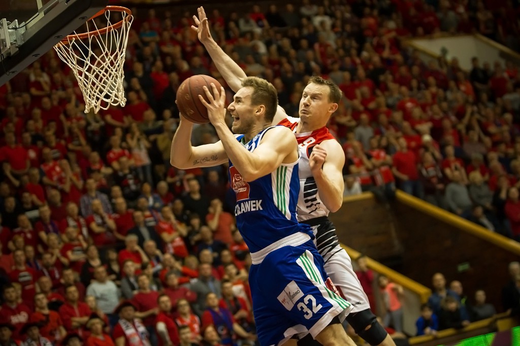Anwil wygrywa z Czarnymi Słupsku