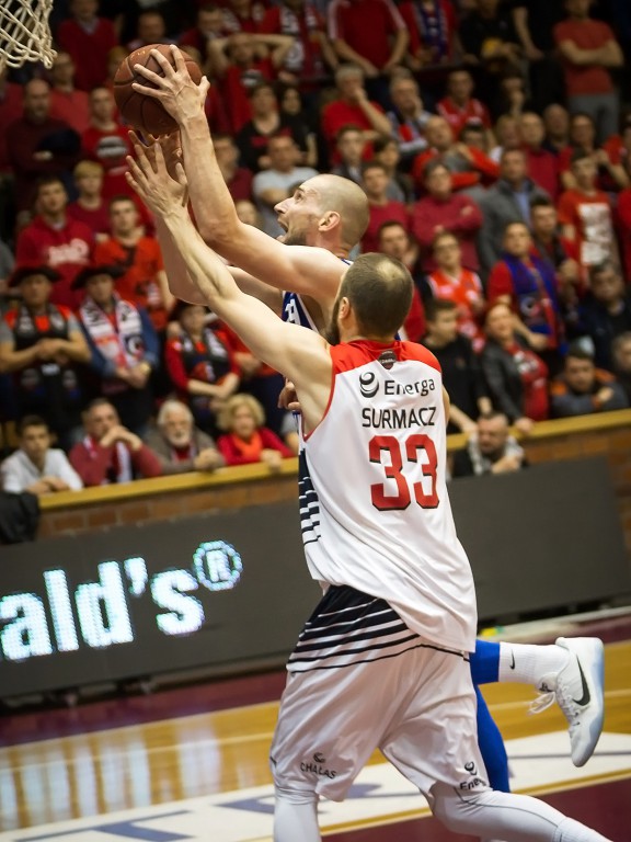 Anwil wygrywa z Czarnymi Słupsku