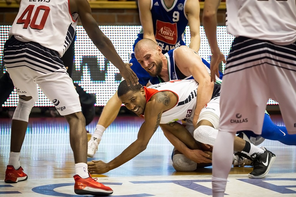 Anwil wygrywa z Czarnymi Słupsku