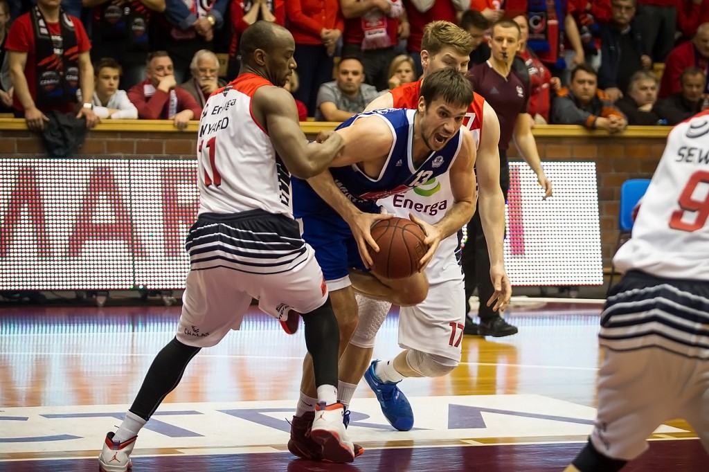 Anwil wygrywa z Czarnymi Słupsku