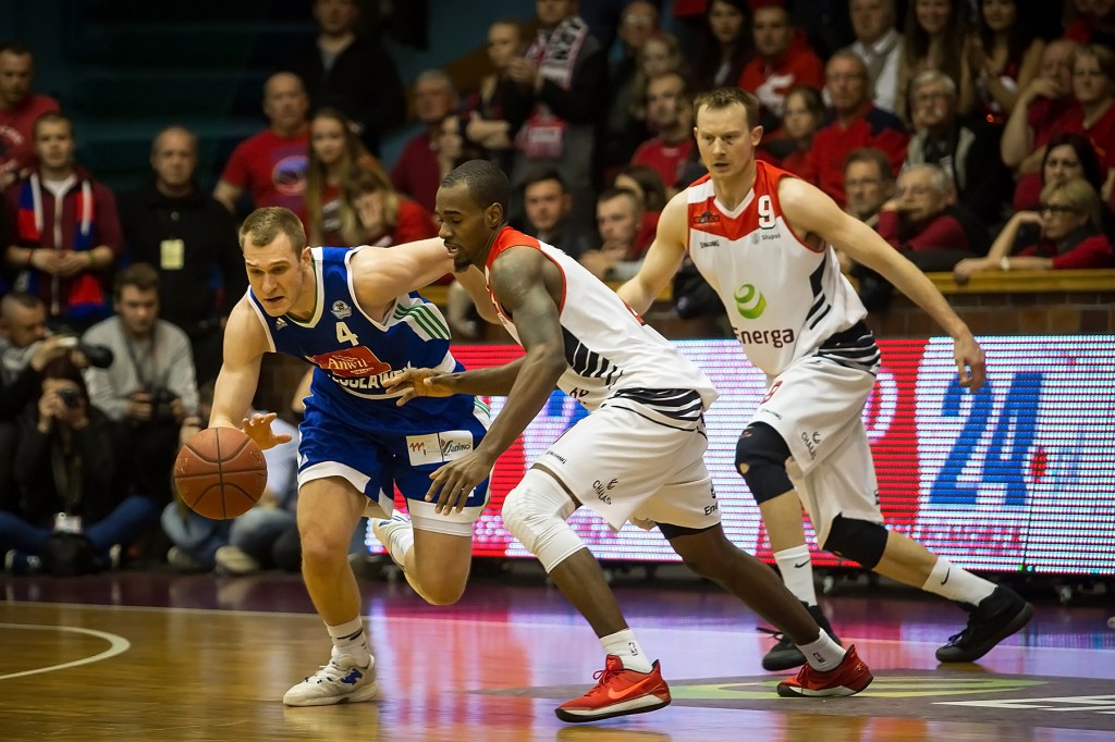 Anwil wygrywa z Czarnymi Słupsku