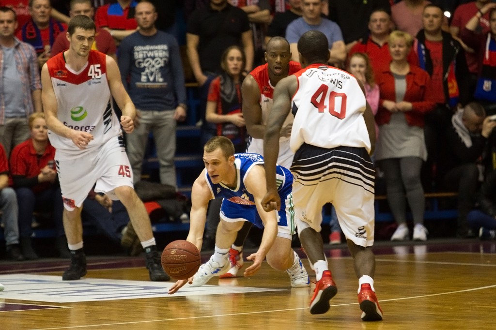 Anwil wygrywa z Czarnymi Słupsku