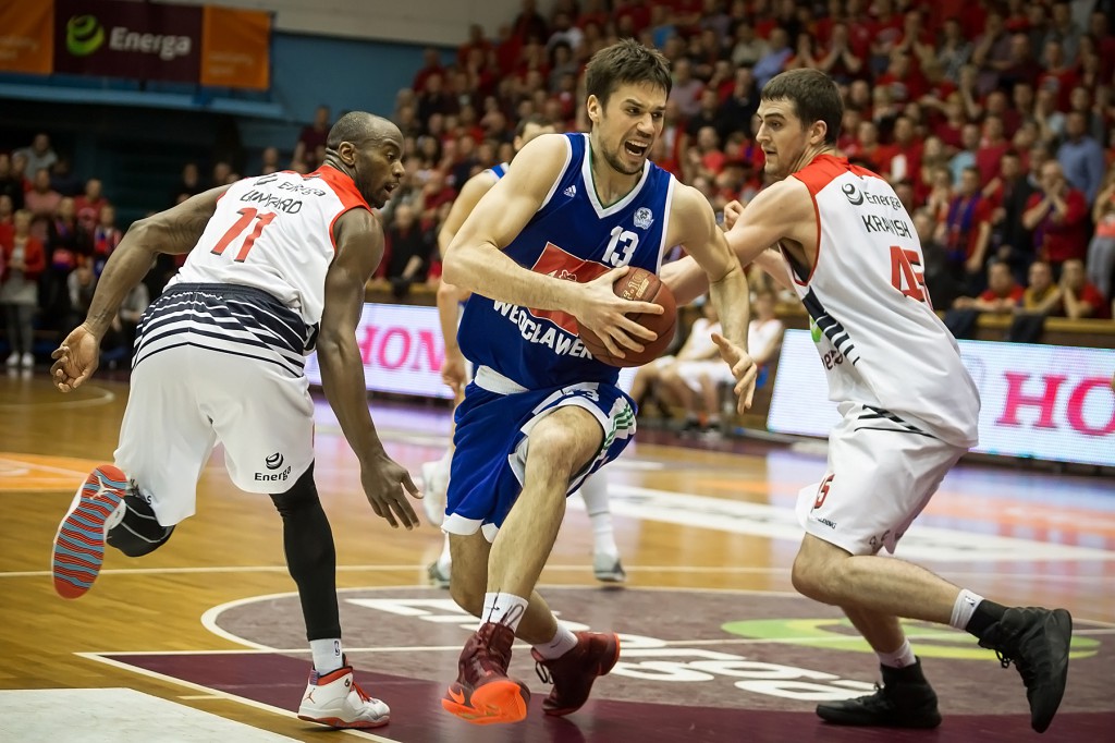 Anwil wygrywa z Czarnymi Słupsku