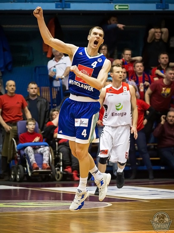 Anwil wygrywa z Czarnymi Słupsku