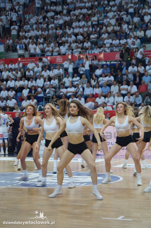 Anwil Dance Team na meczu z Czarnymi