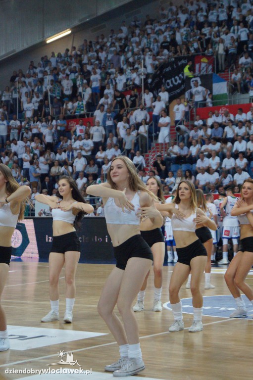Anwil Dance Team na meczu z Czarnymi