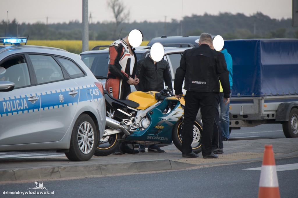 Wypadek samochodowy z udziałem motocyklisty