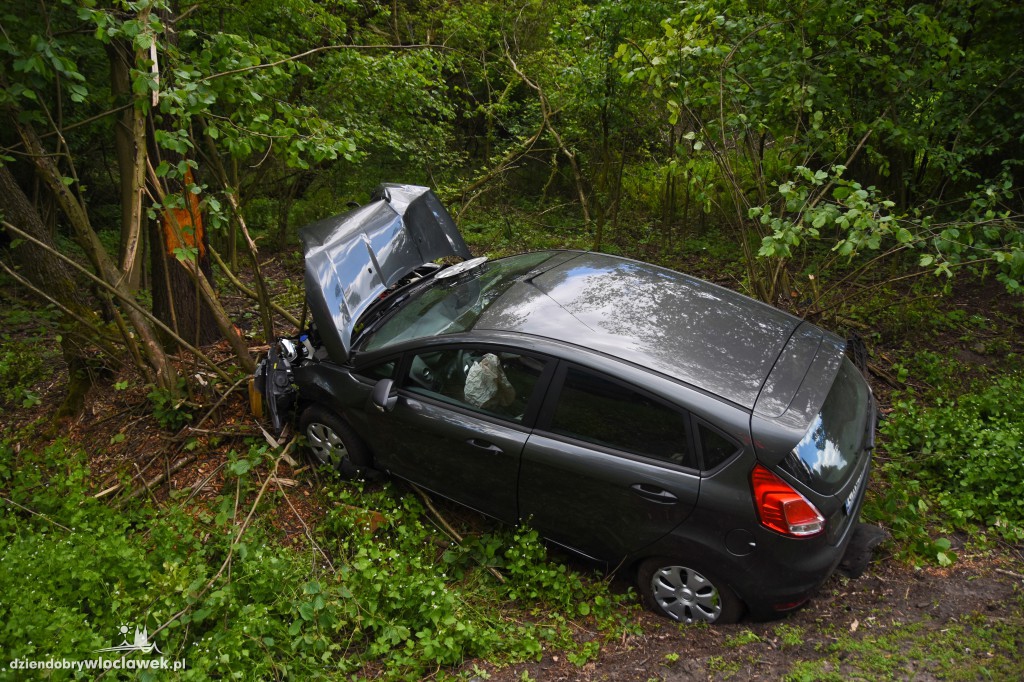 Auto wjechało do rowu pod Włocławkiem