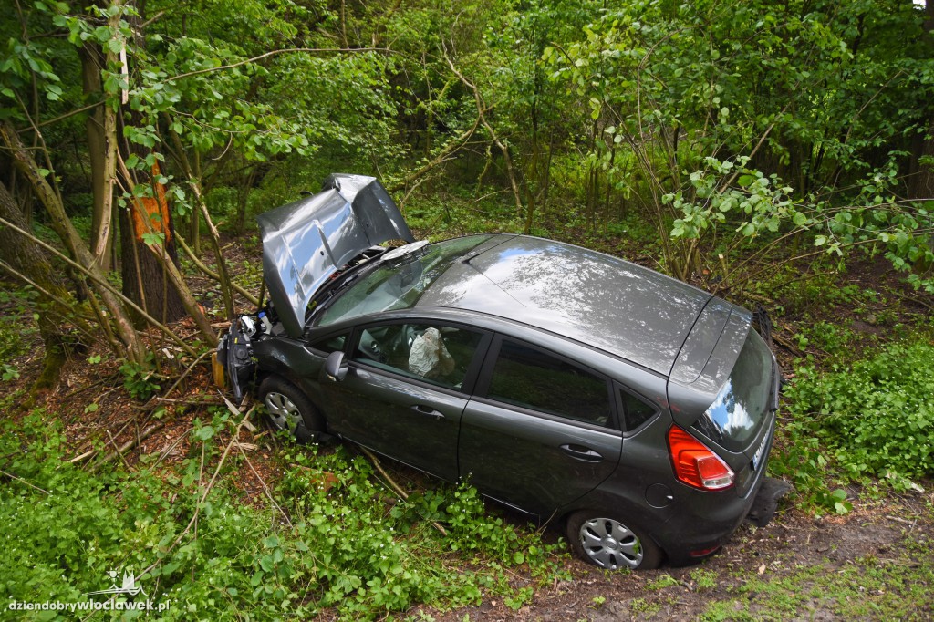 Auto wjechało do rowu pod Włocławkiem