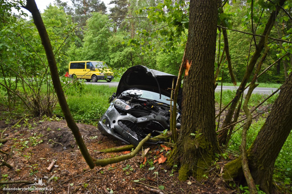 Auto wjechało do rowu pod Włocławkiem