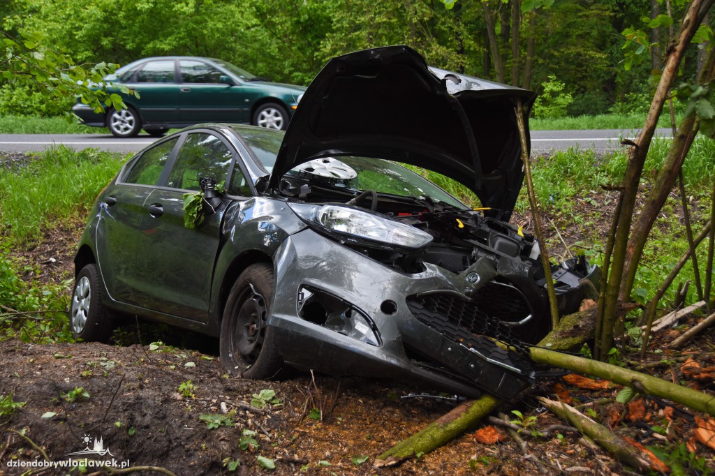 Auto wjechało do rowu pod Włocławkiem