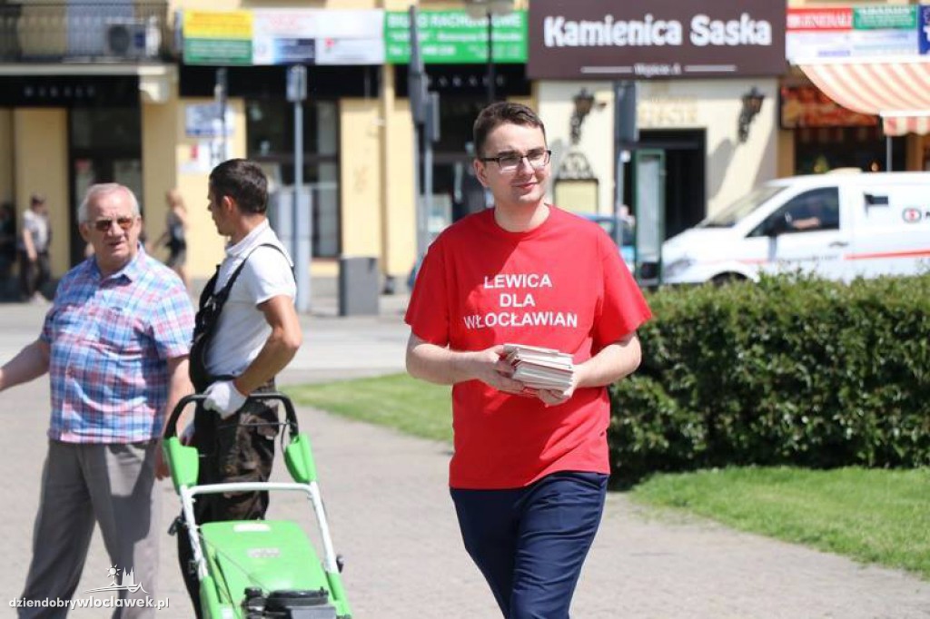 SLD rozdaje konstytucję