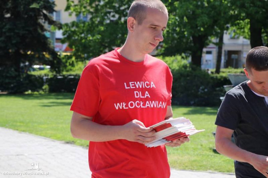 SLD rozdaje konstytucję