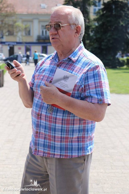 SLD rozdaje konstytucję
