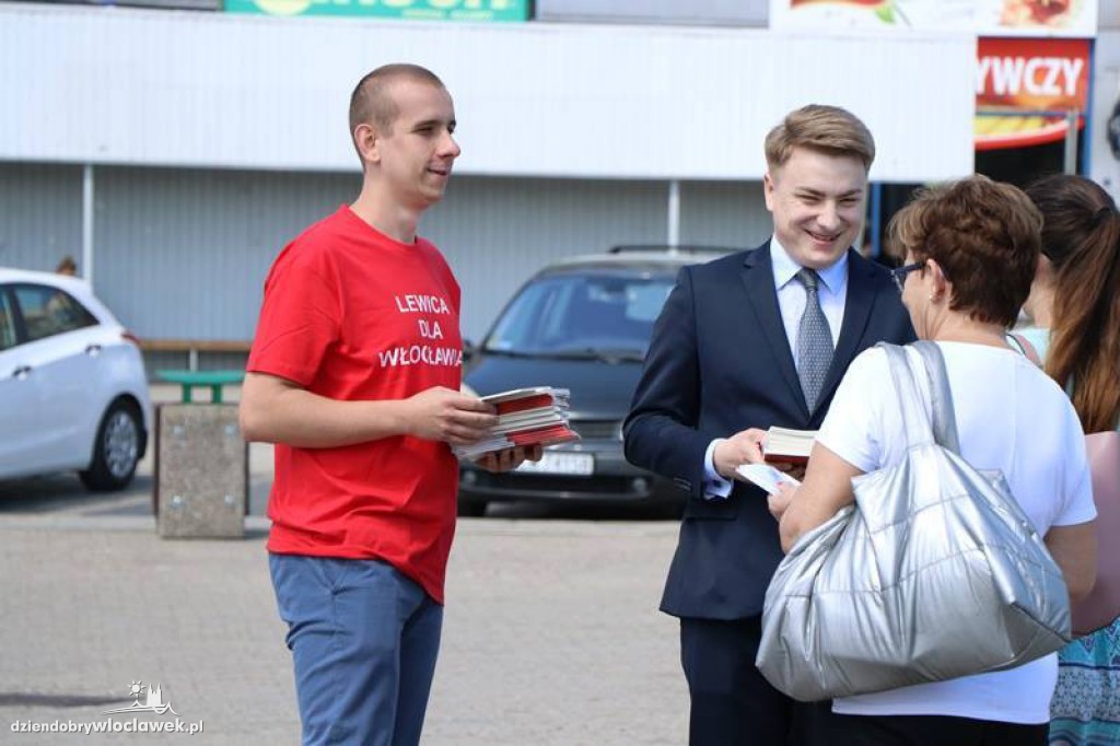SLD rozdaje konstytucję
