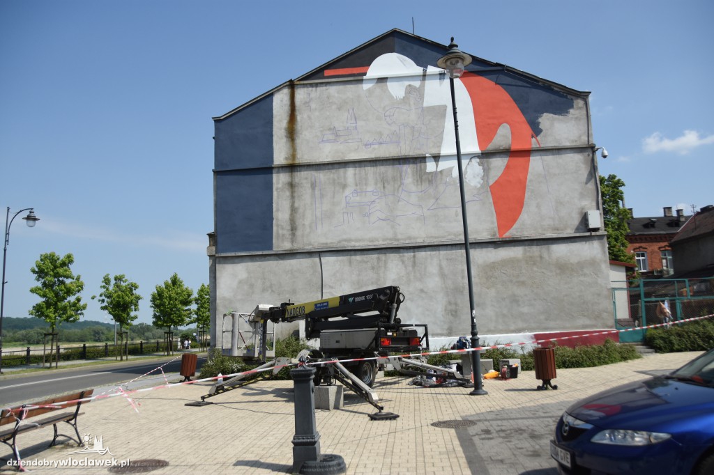 Tak powstaje mural przy bulwarach