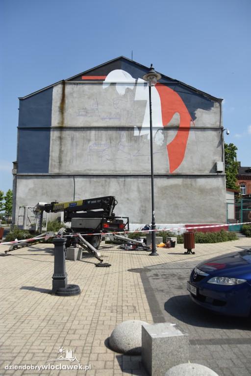 Tak powstaje mural przy bulwarach