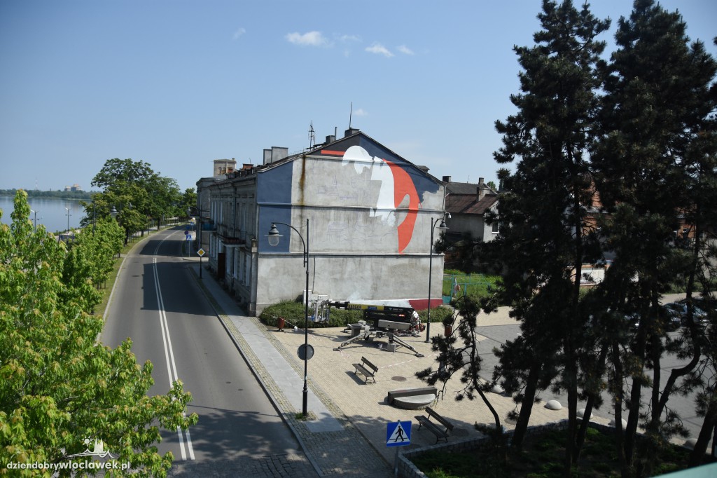 Tak powstaje mural przy bulwarach