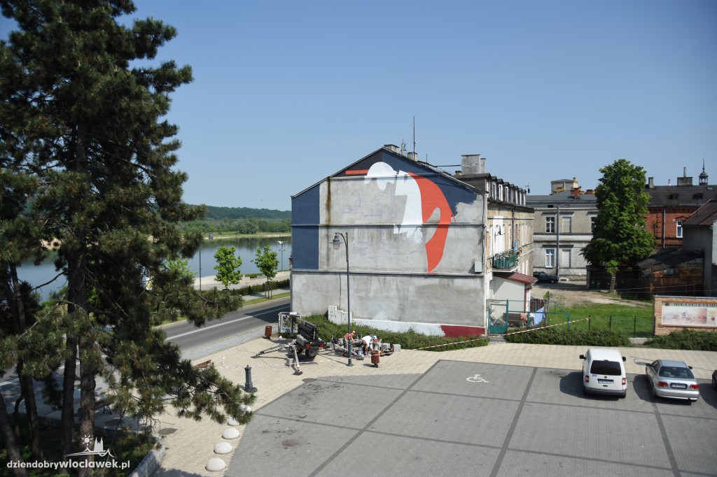 Tak powstaje mural przy bulwarach