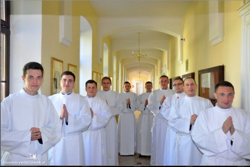 Biskup wyświęcił alumnów
