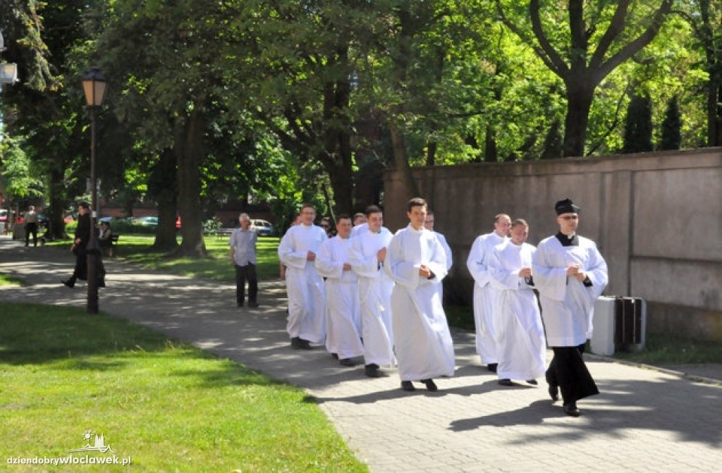 Biskup wyświęcił alumnów