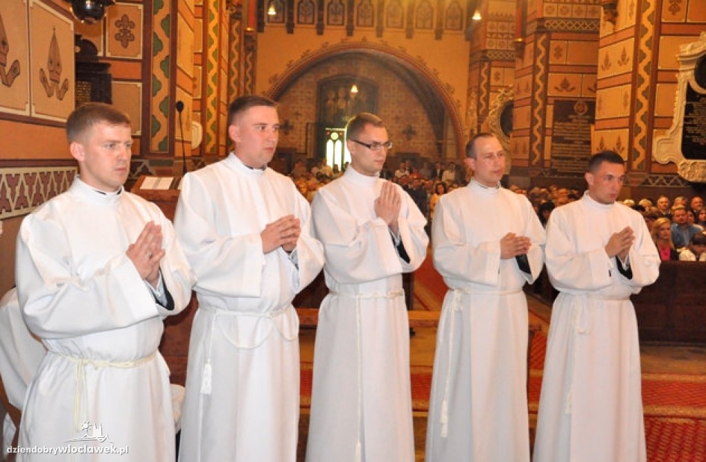 Biskup wyświęcił alumnów
