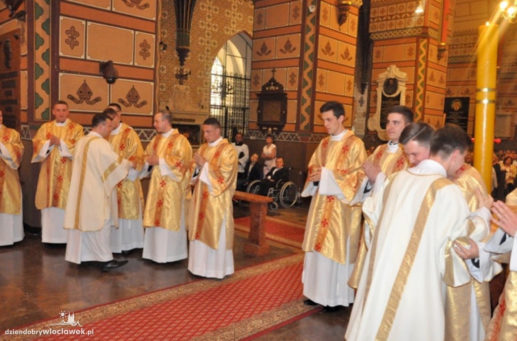 Biskup wyświęcił alumnów
