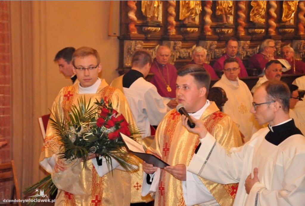 Biskup wyświęcił alumnów