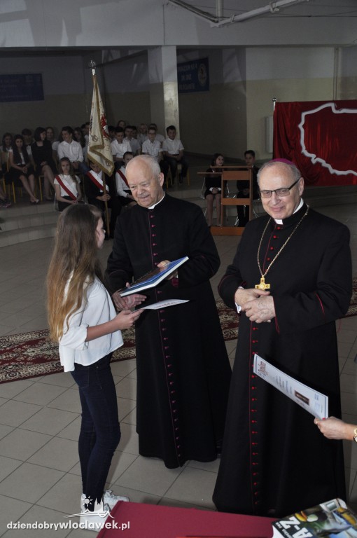 Biskup Mering na uroczystości w SP 23