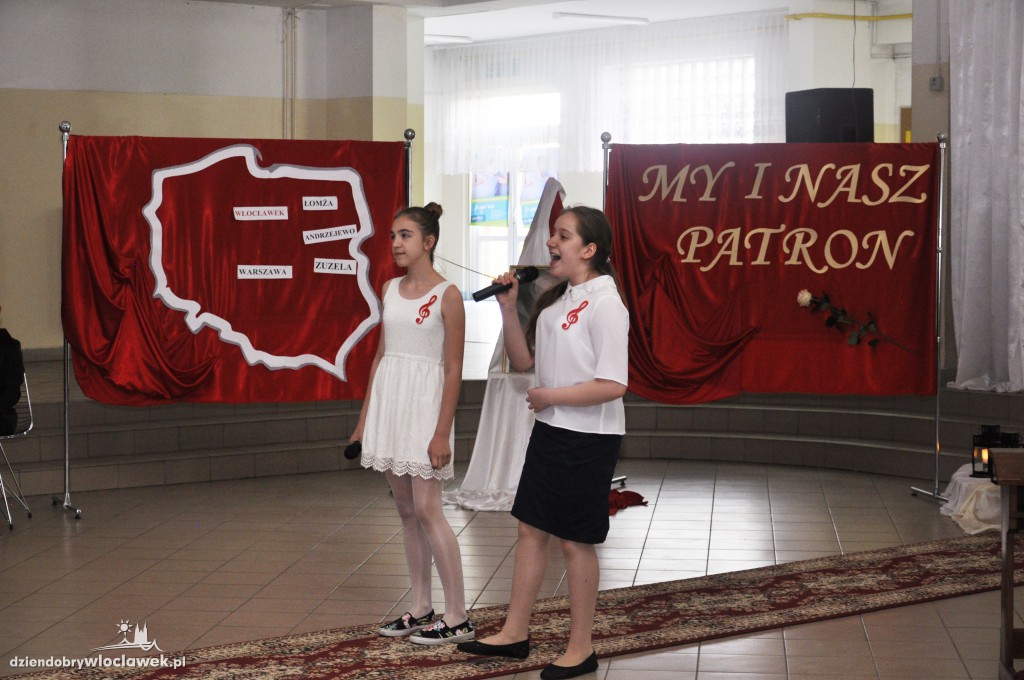 Biskup Mering na uroczystości w SP 23