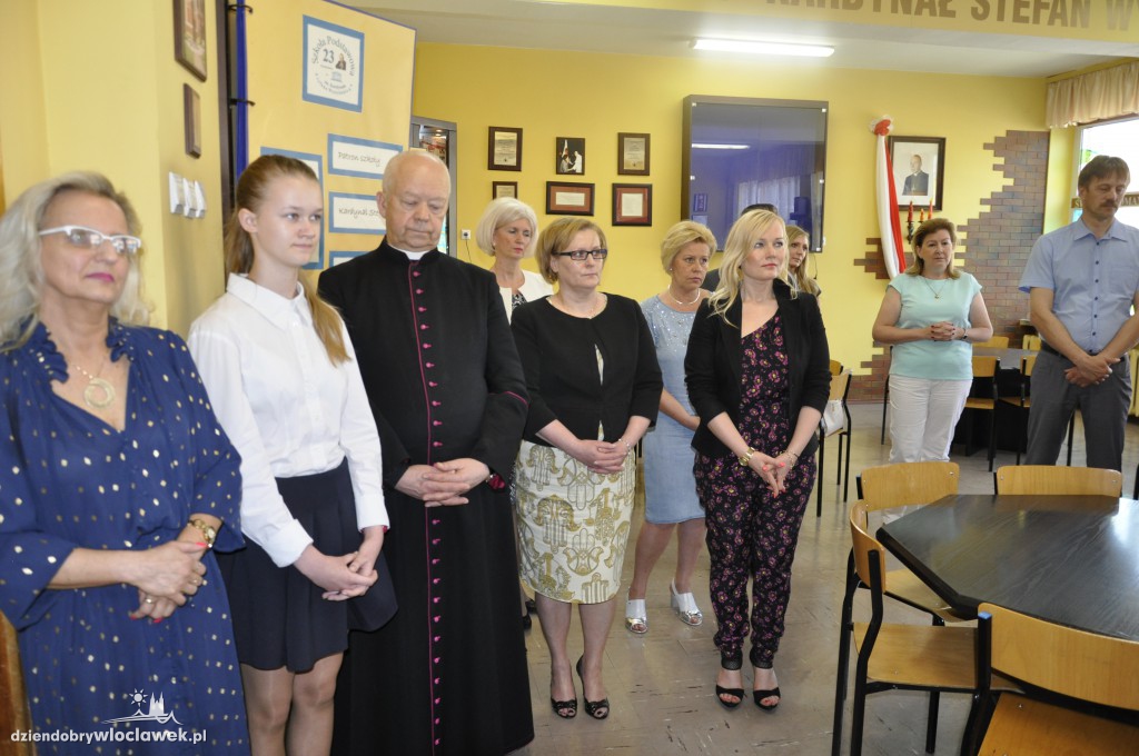 Biskup Mering na uroczystości w SP 23