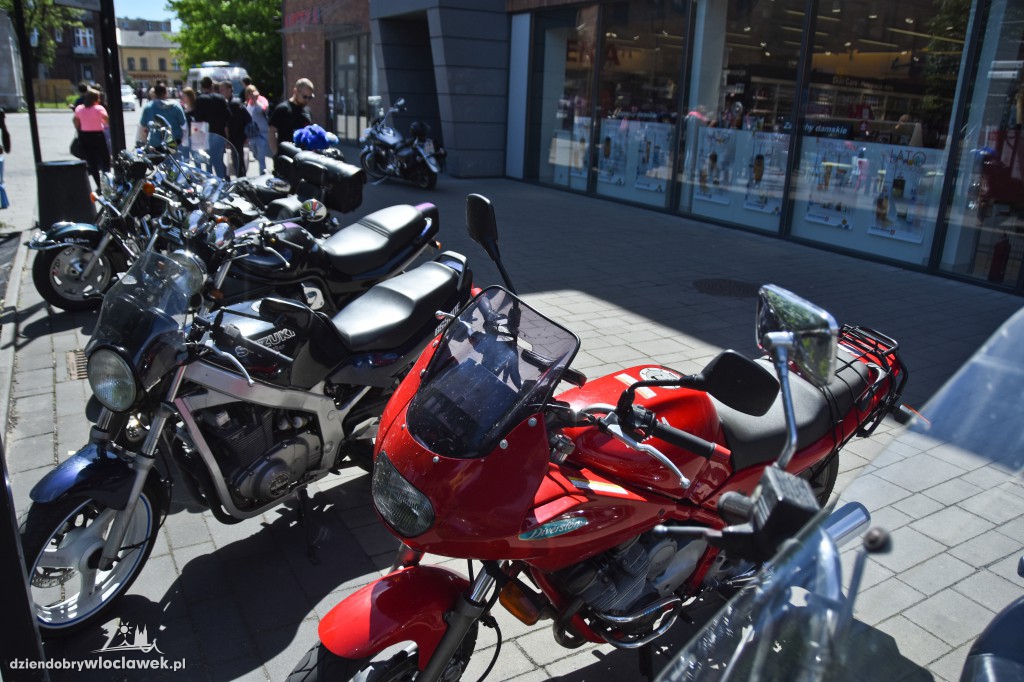 Moto-krew na pl. grodzkim we Wzorcowni