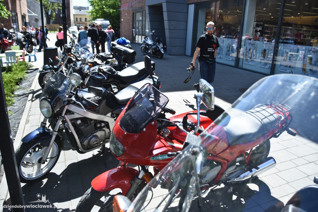 Moto-krew na pl. grodzkim we Wzorcowni