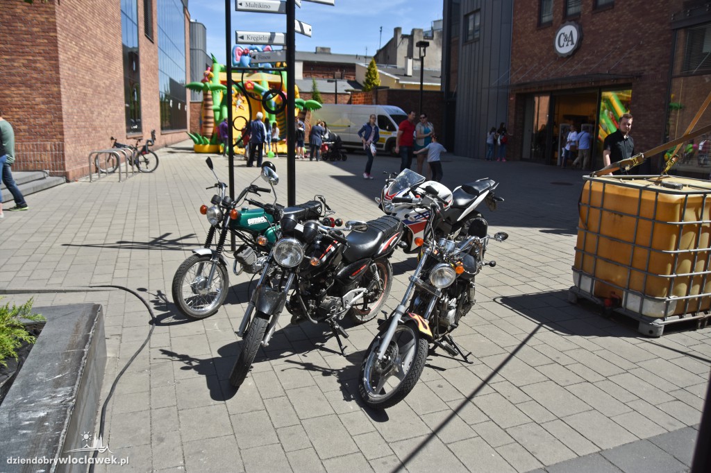 Moto-krew na pl. grodzkim we Wzorcowni