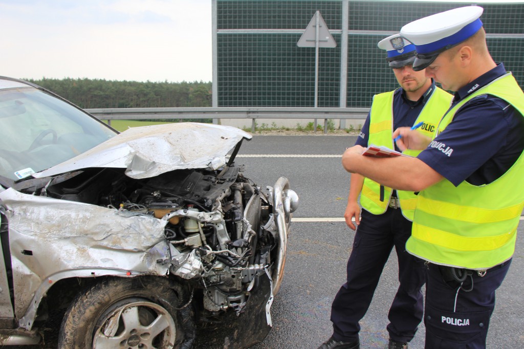 Kolizja na autostradzie z udziałem Hondy