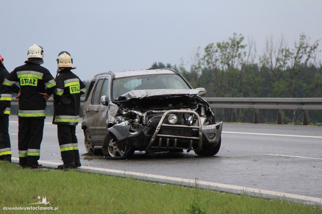 Kolizja na autostradzie z udziałem Hondy