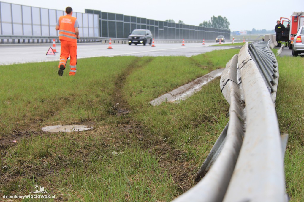 Kolizja na autostradzie z udziałem Hondy