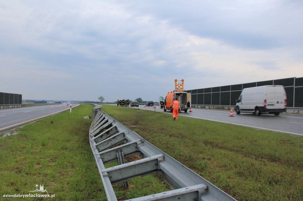 Kolizja na autostradzie z udziałem Hondy