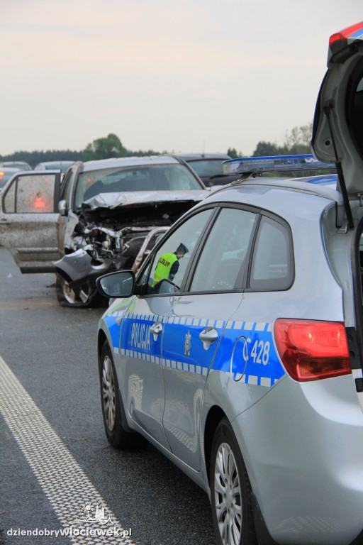 Kolizja na autostradzie z udziałem Hondy