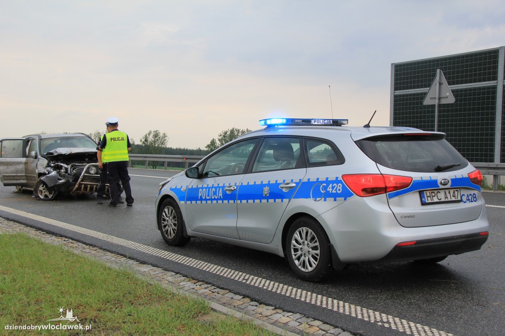 Kolizja na autostradzie z udziałem Hondy