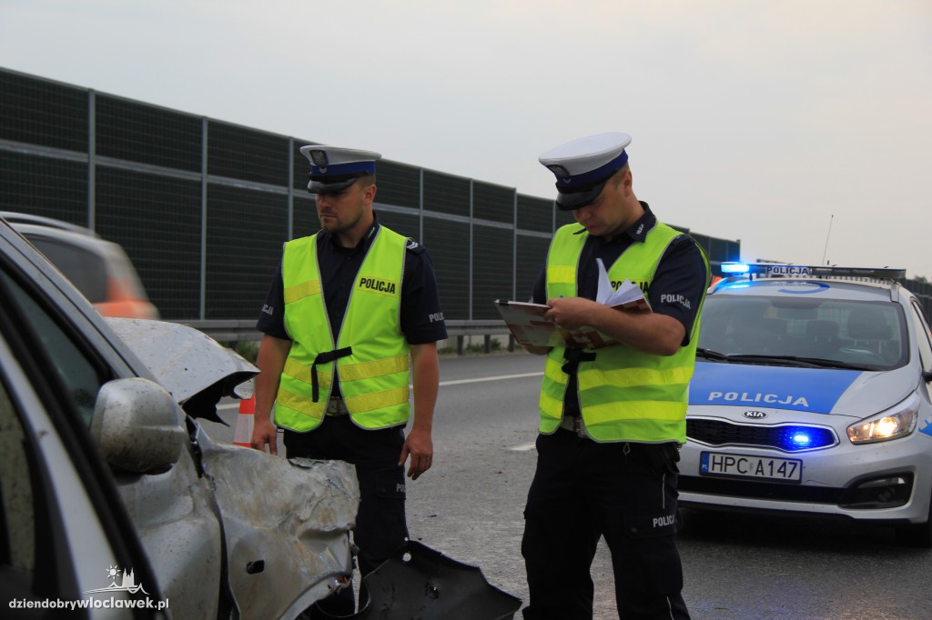 Kolizja na autostradzie z udziałem Hondy
