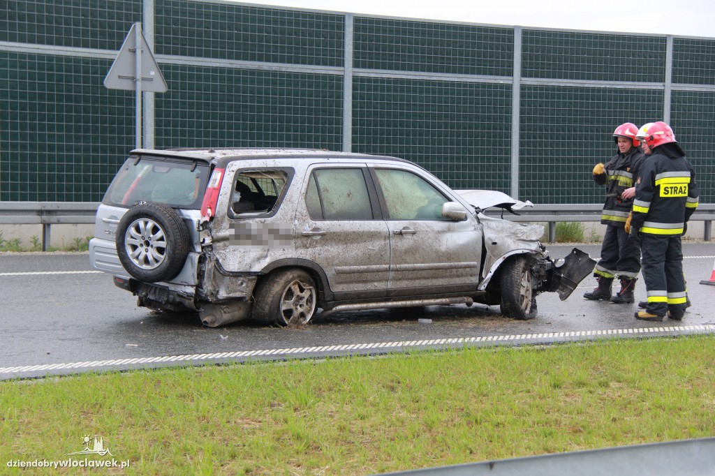 Kolizja na autostradzie z udziałem Hondy