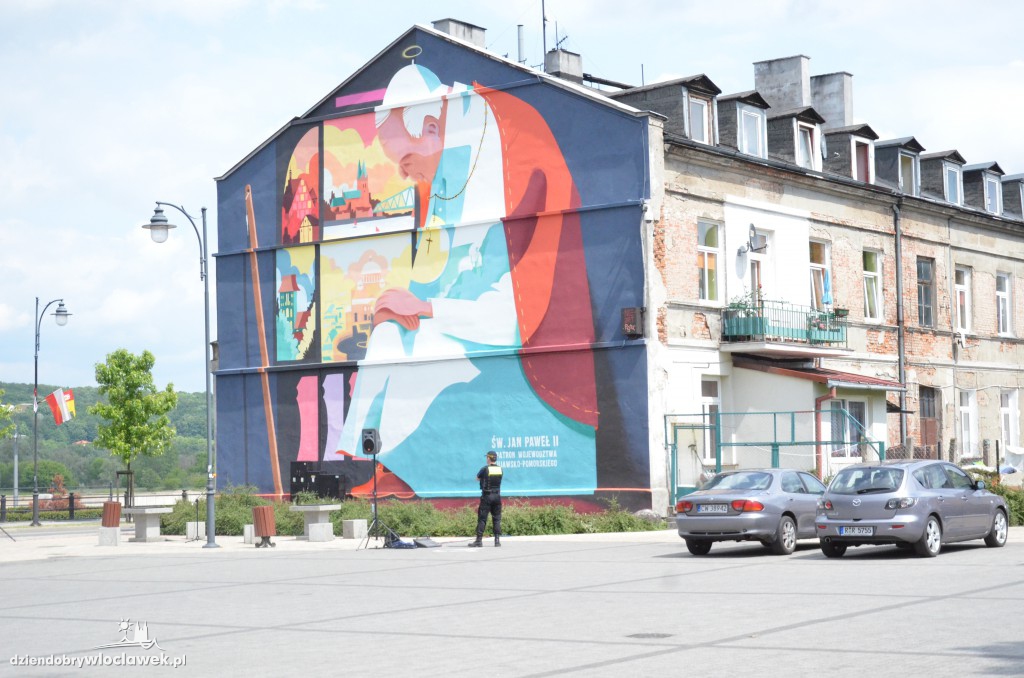 Mural na bulwarach odsłonięty