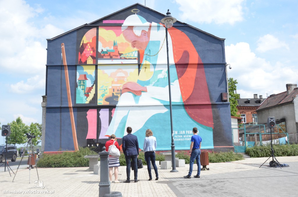 Mural na bulwarach odsłonięty